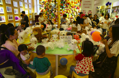 最大原創(chuàng)玩偶樂園“玩偶大師”落戶青島，打造兒童想象力空間，引領(lǐng)玩具銷售新趨勢